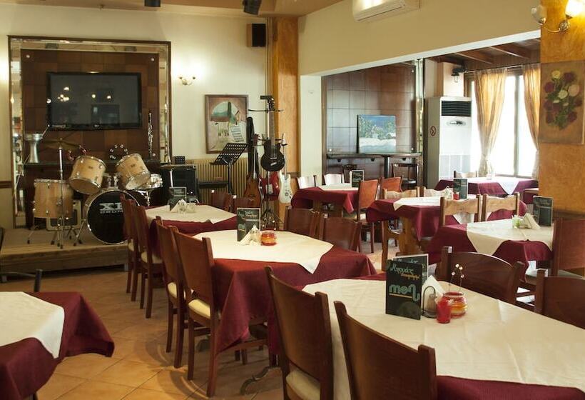 ホテル Stavrodromi