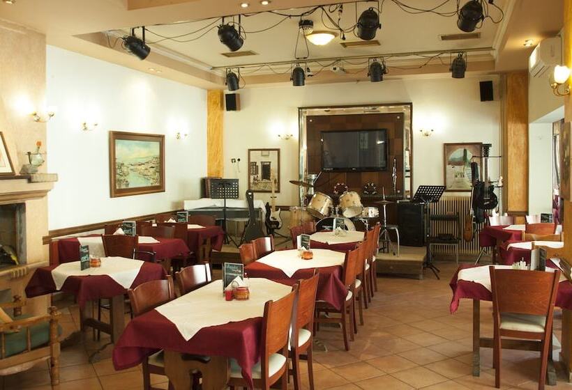 ホテル Stavrodromi