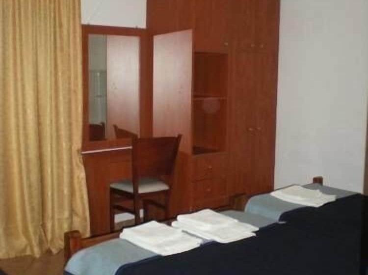 ホテル Stavrodromi