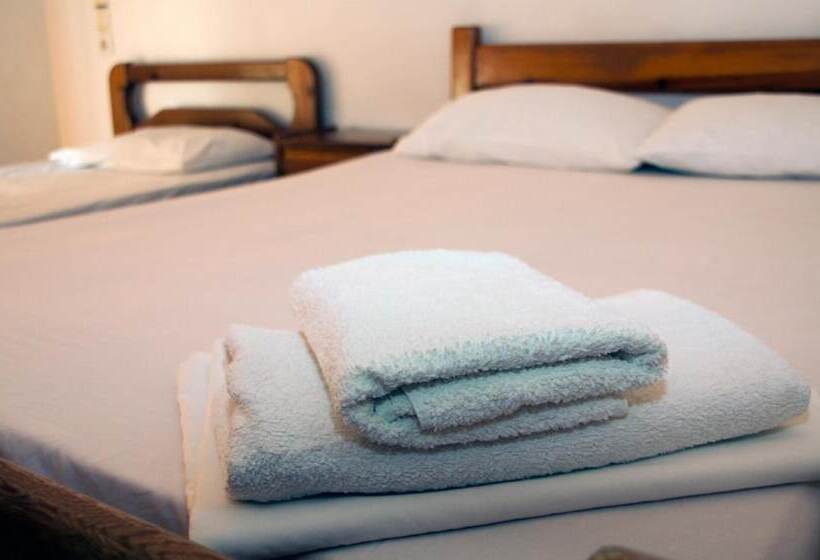 ホテル Stavrodromi