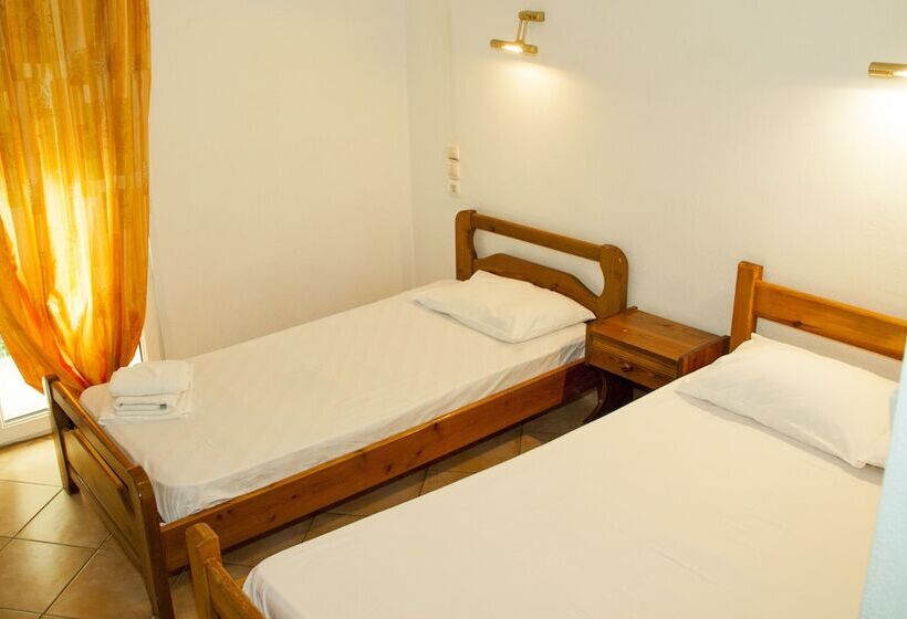 ホテル Stavrodromi