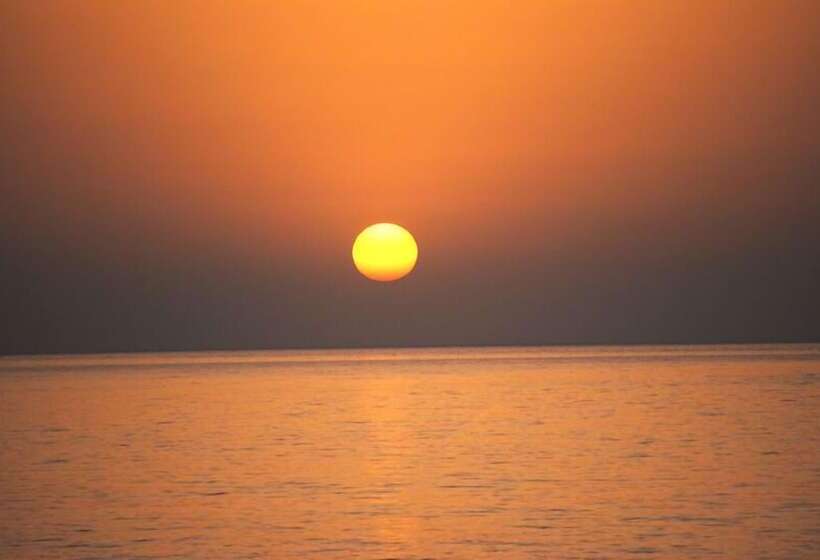 בית מלון כפרי Themis Beach