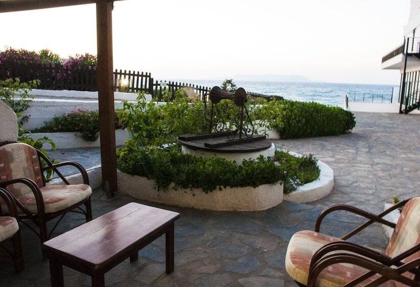 בית מלון כפרי Themis Beach