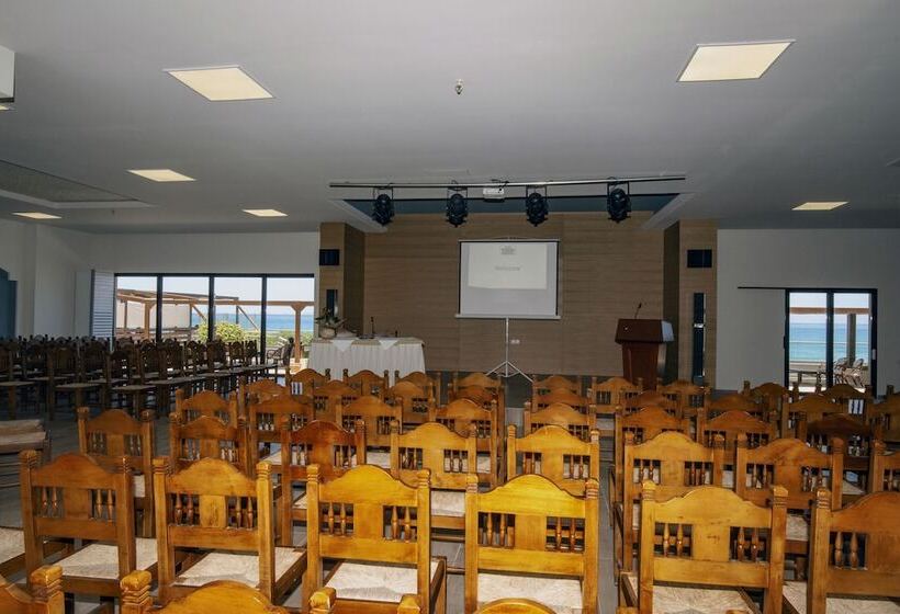 בית מלון כפרי Themis Beach