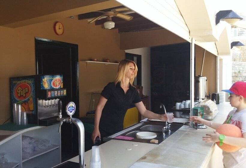 בית מלון כפרי Themis Beach