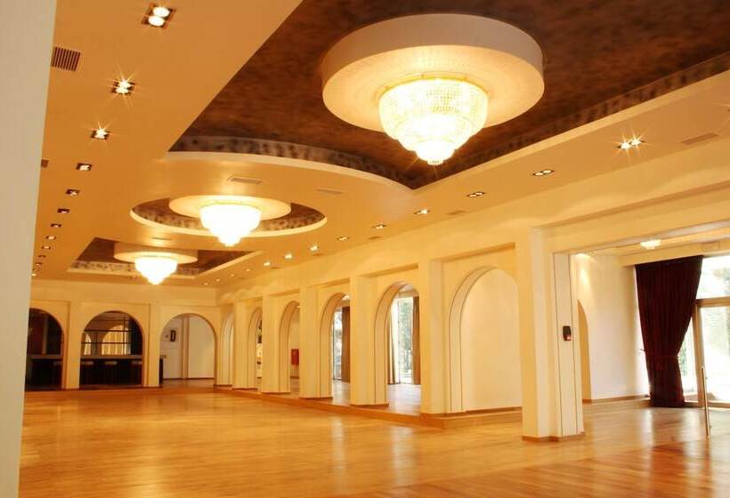 בית מלון כפרי Theoxenia Palace