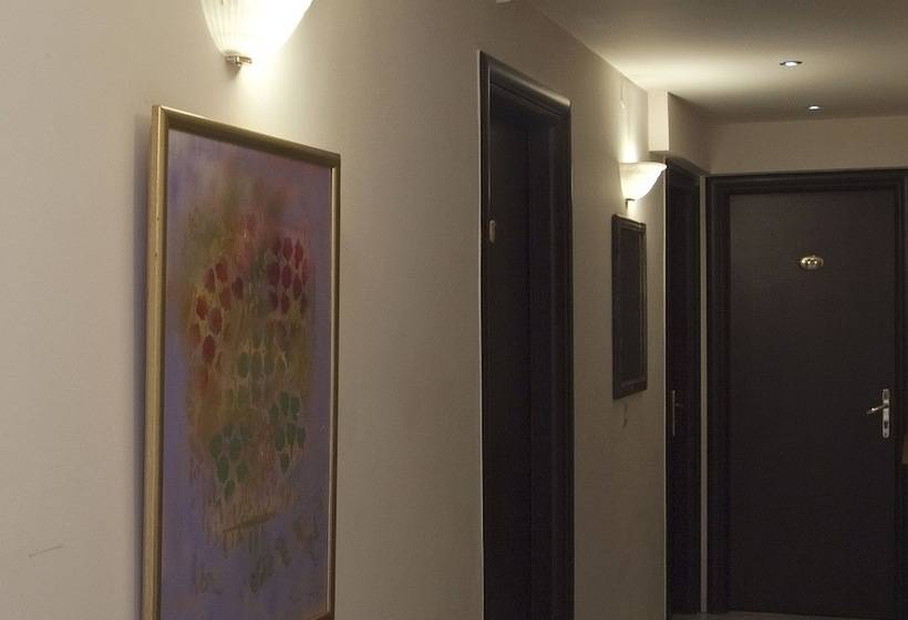 Triton Hotel Piraeus