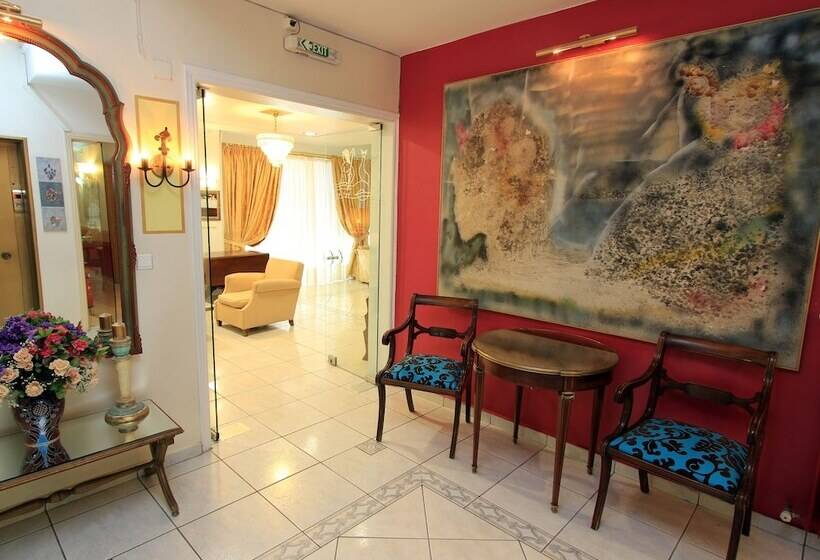 Triton Hotel Piraeus