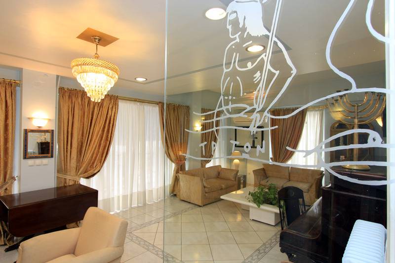 Triton Hotel Piraeus