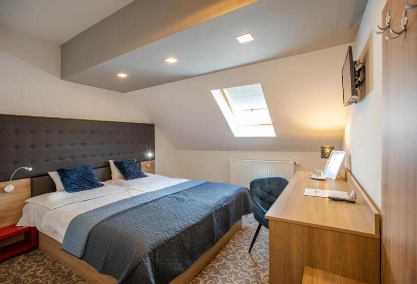 호텔 átrium Rooms & Café