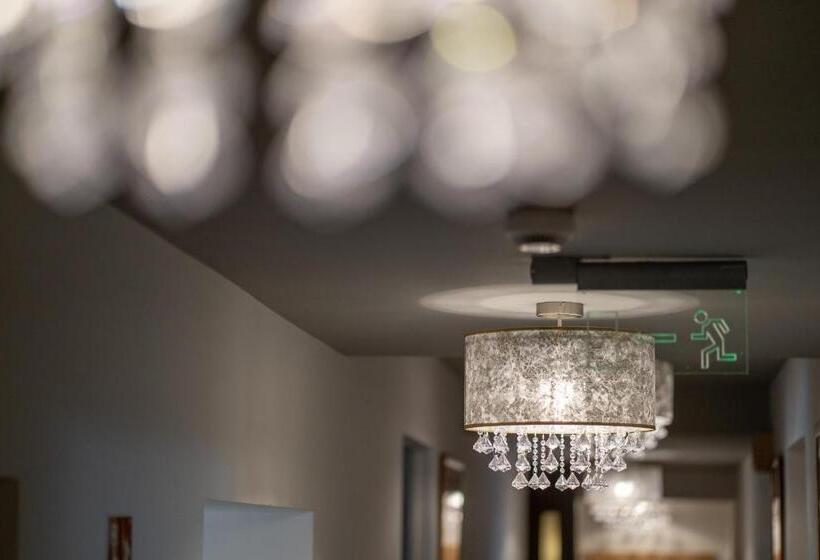 호텔 átrium Rooms & Café