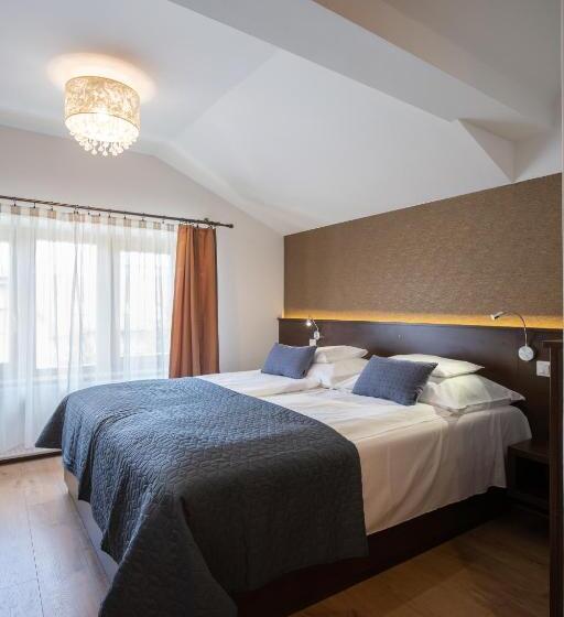 호텔 átrium Rooms & Café