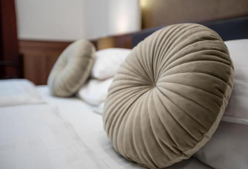 호텔 átrium Rooms & Café