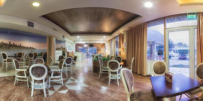 בית מלון כפרי Tselikas