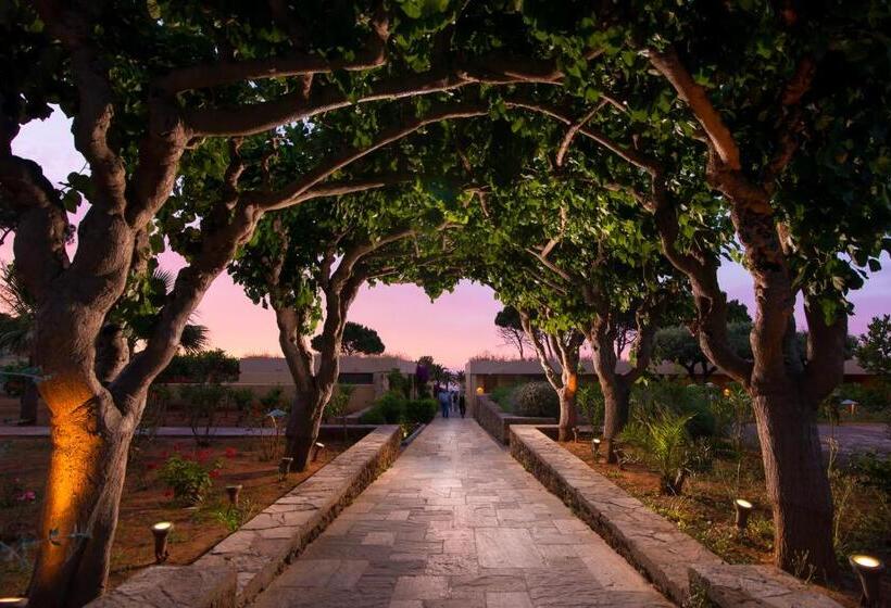 Kernos Beach Hotel & Bungalows