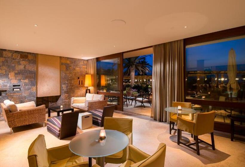 Kernos Beach Hotel & Bungalows