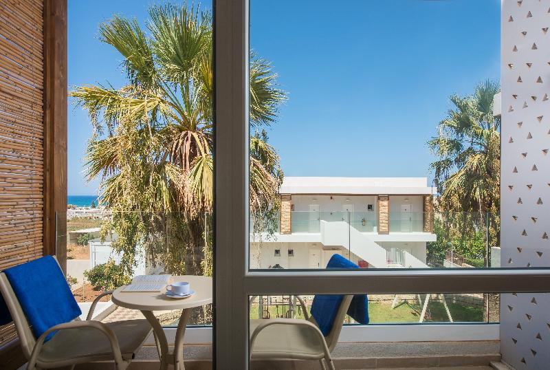 Lavris Hotel & Bungalows