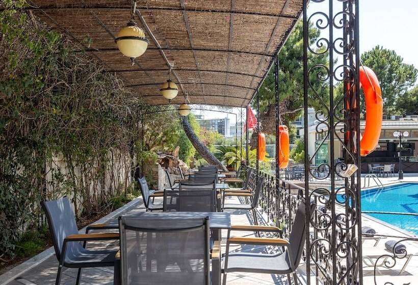 Oasis Hotel Apartments