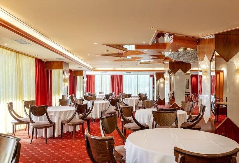 Oasis Hotel Apartments