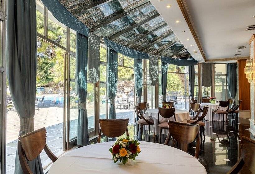 Oasis Hotel Apartments