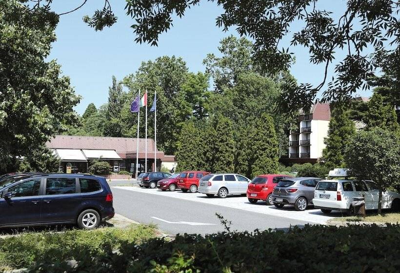 استراحتگاه Ensana Thermal Sarvar