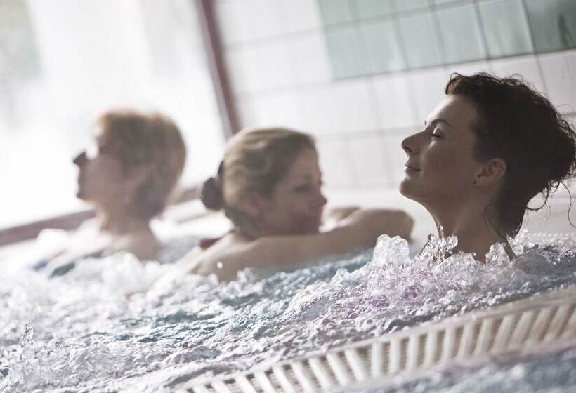 استراحتگاه Ensana Thermal Sarvar