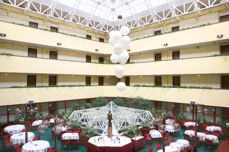 استراحتگاه Ensana Thermal Sarvar