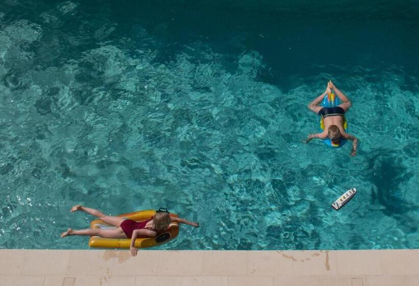 Stefanakis Hotel & Apartments