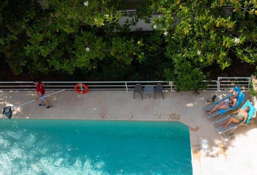 Stefanakis Hotel & Apartments