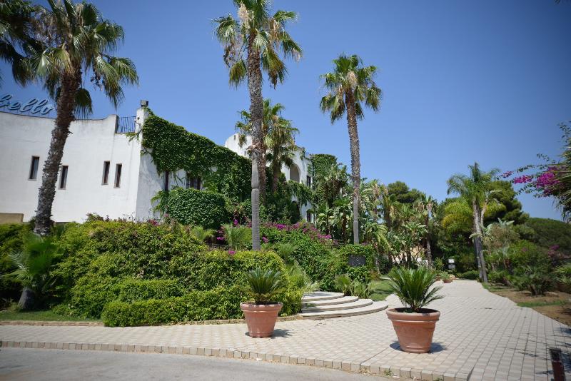 Отель Akrabello