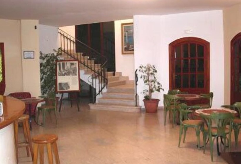 Отель Akrabello