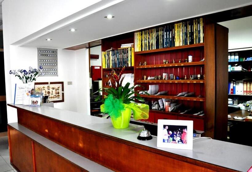 Отель Albergo Riviera Spineta