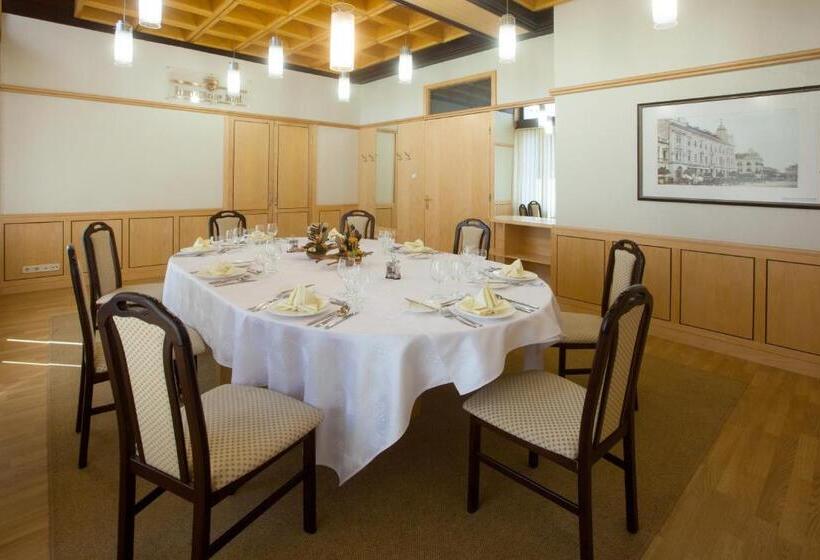 هتل Arany Bárány