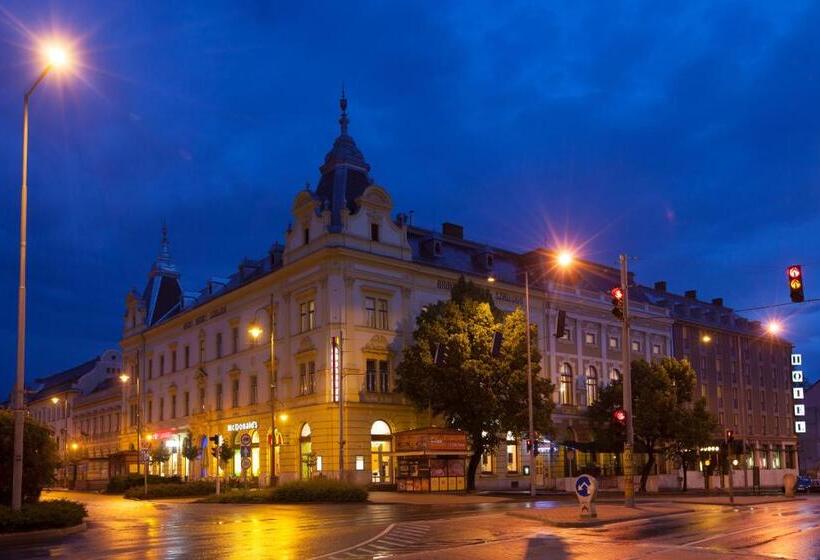 هتل Arany Bárány