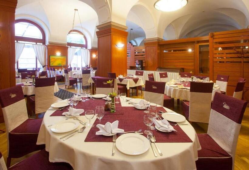 هتل Arany Bárány