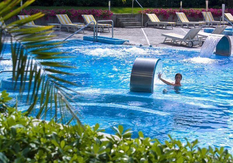 فندق Bristol Buja