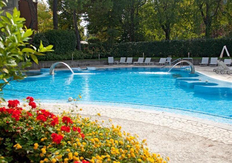 فندق Bristol Buja