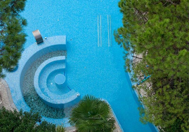 فندق Bristol Buja