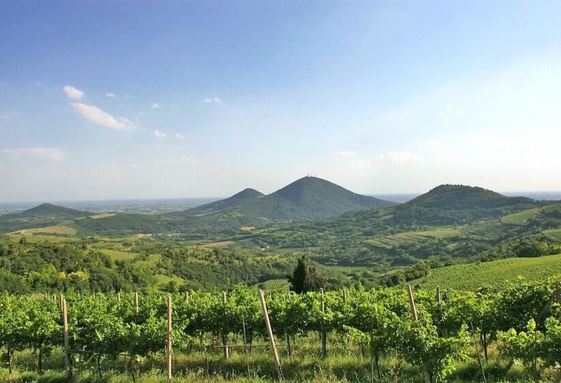 فندق Bristol Buja