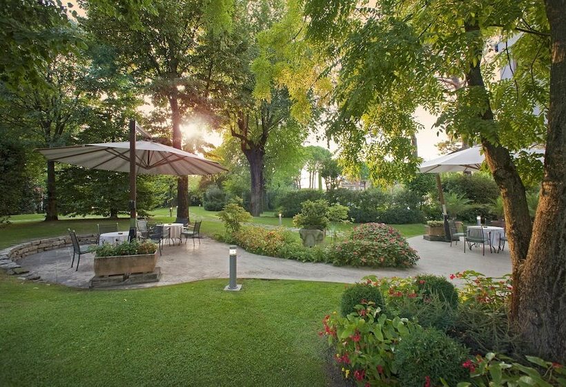 فندق Bristol Buja