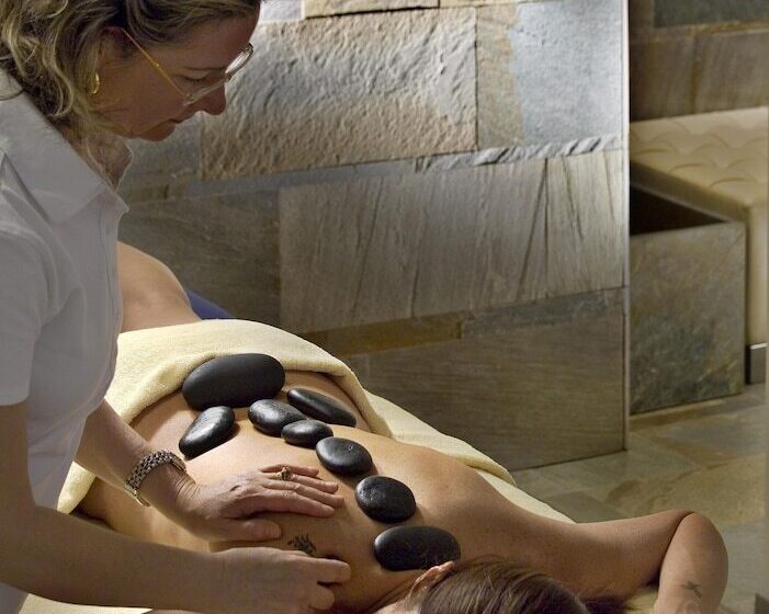 فندق Bristol Buja