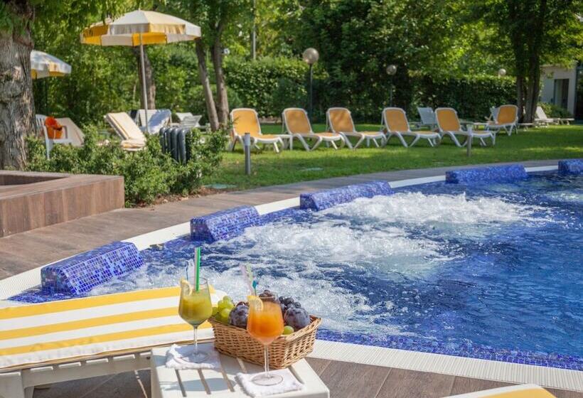 فندق Bristol Buja