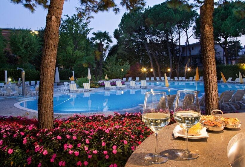 فندق Bristol Buja