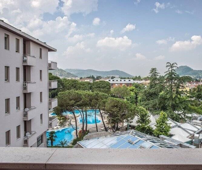 فندق Bristol Buja