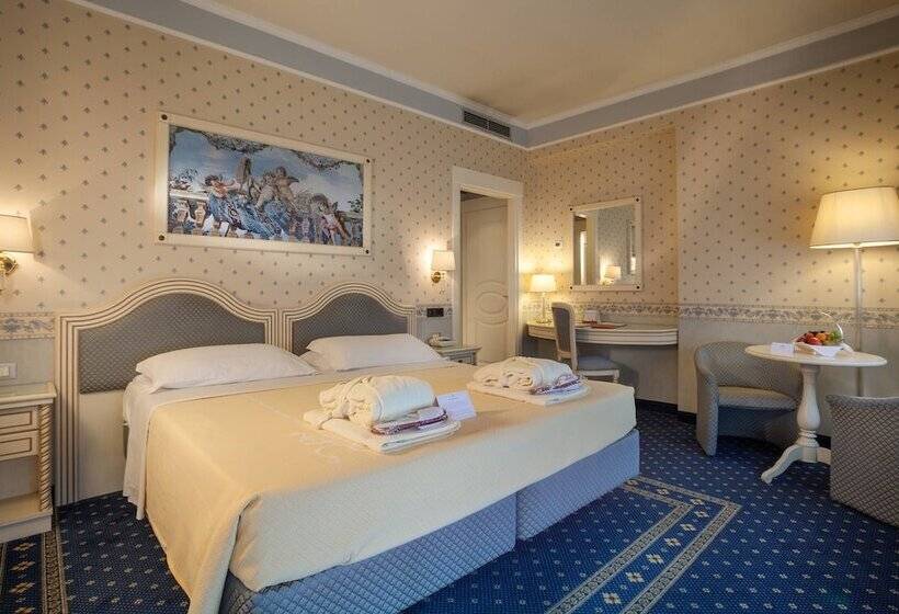 فندق Bristol Buja