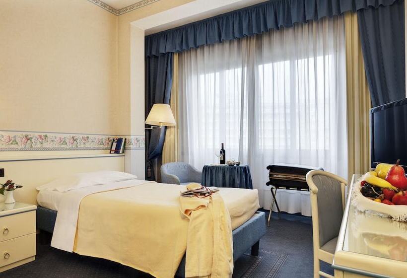 فندق Bristol Buja