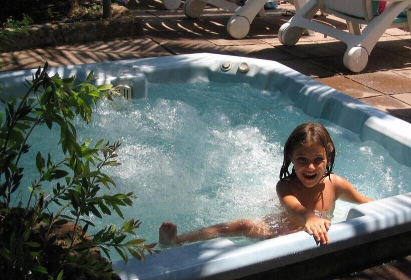 בית מלון כפרי Doge