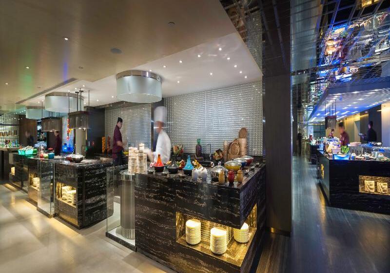 Gateway Hotel, Marco Polo