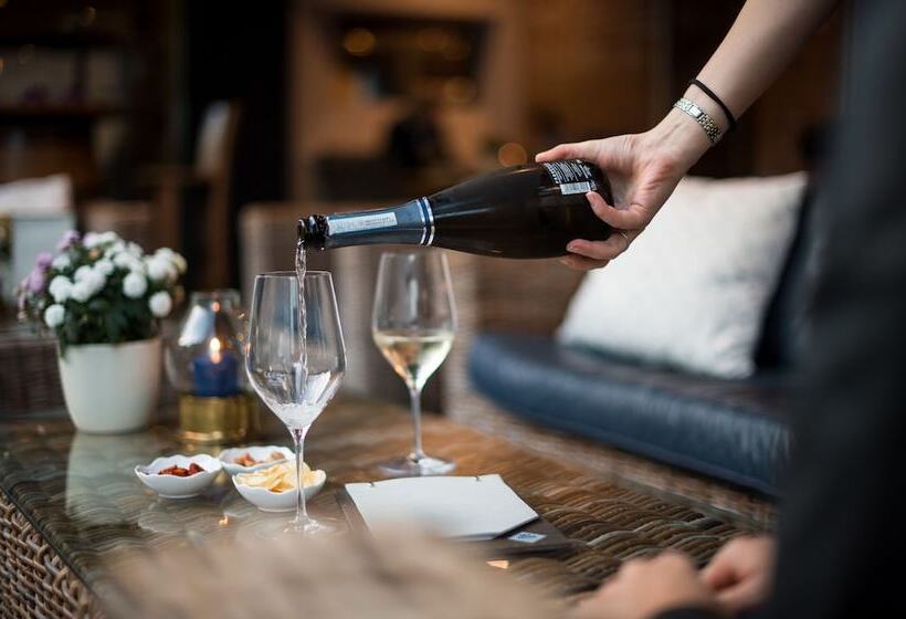 בית מלון כפרי Krone Eat Drink Stay