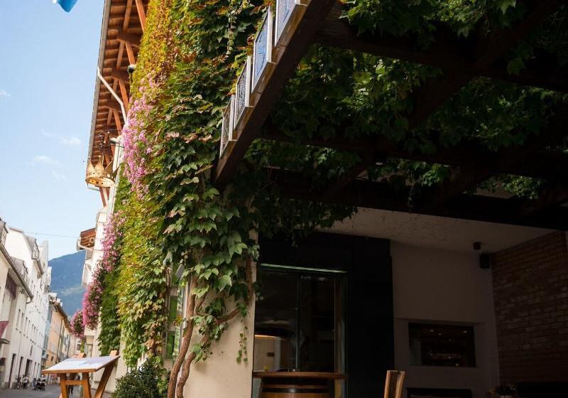 בית מלון כפרי Krone Eat Drink Stay